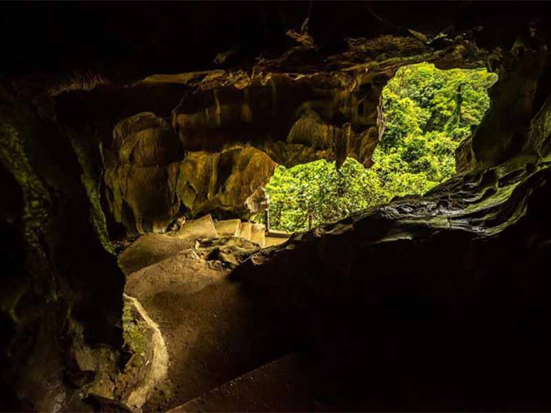 trung-trang-cave-in-cat-ba-island
