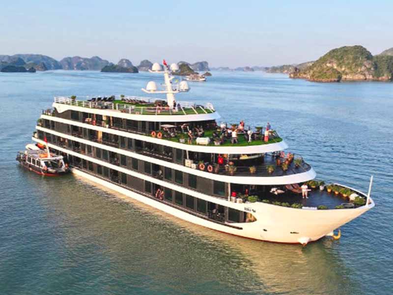 velar-of-the-seas-cruise-lanha-bay
